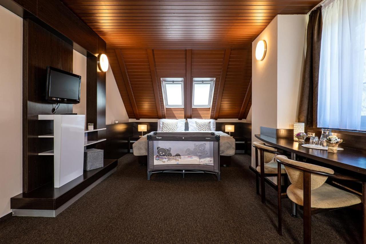 Wellness Hotel po Kyčmolem Horní Lomná Esterno foto