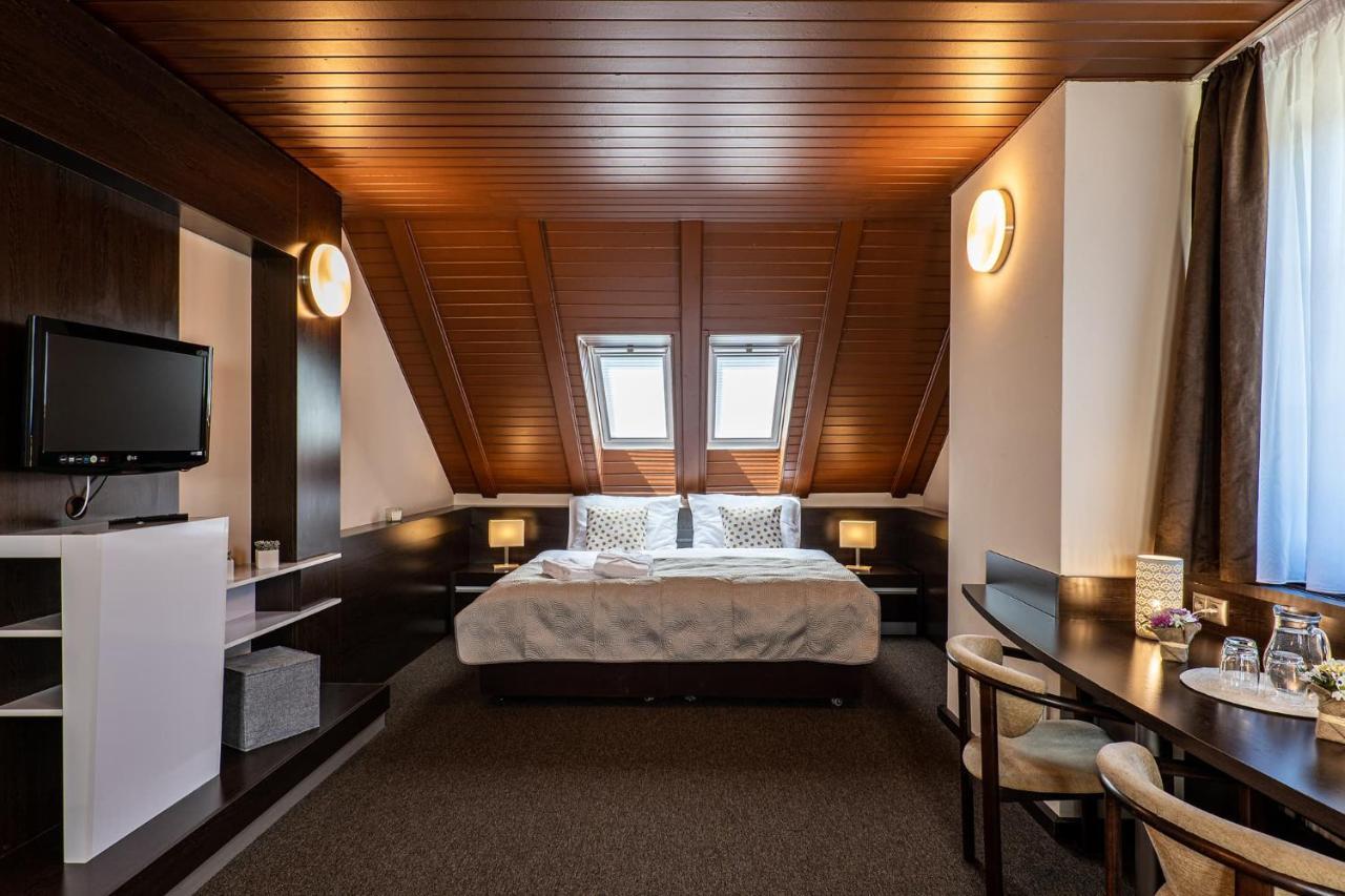 Wellness Hotel po Kyčmolem Horní Lomná Esterno foto