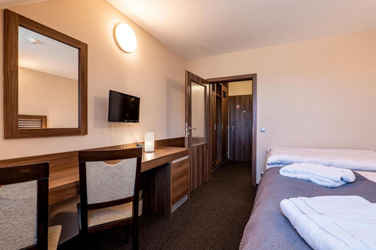 Wellness Hotel po Kyčmolem Horní Lomná Esterno foto