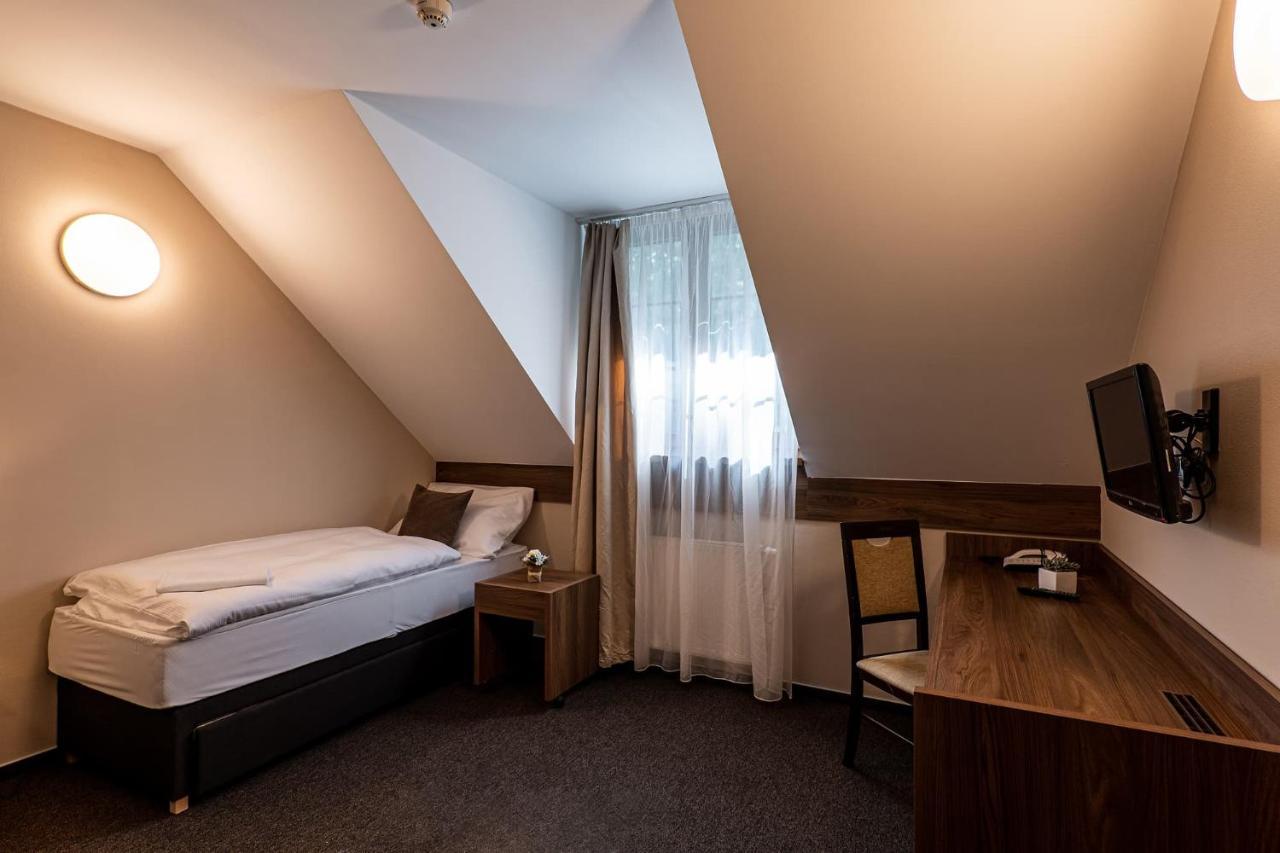 Wellness Hotel po Kyčmolem Horní Lomná Esterno foto